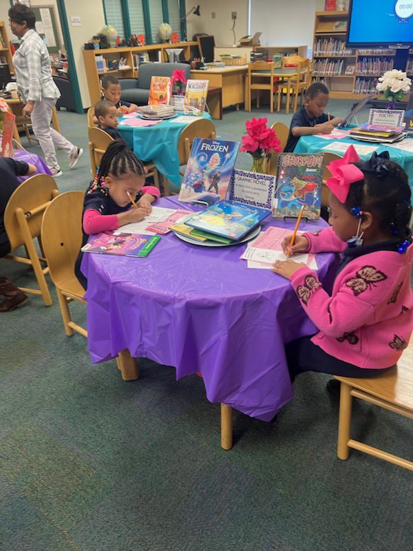 hulljacksones's tweet photo. Our kindergarten scholars enjoyed the HJM Book Tasting in the library. #WeLoveOurLibrarian #ReadMeWeek @DrNatalynGibbs @phillipim5 @montessorimj https://t.co/1kbizeH5ar
