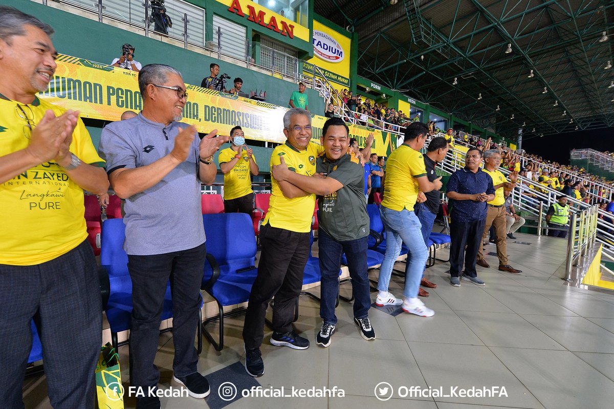 official_kfa's tweet image. 🏟️🔥🟢🟡🔰 Aura Hijau Kuning kembali dan disulami kemenangan 1-0 menewaskan Terengganu FC di Stadium Darul Aman pada malam ini!

Terima kasih kepada semua penyokong 🟢🟡!!!!

#KedahFA #KDAFC #LigaSuper2023