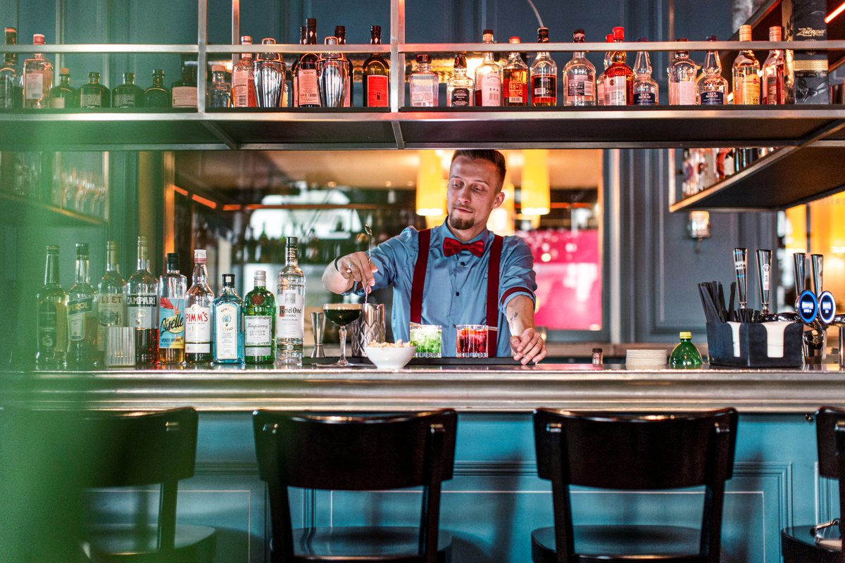 casinotheater's tweet photo. Feine Drinks &amp; cooler Sound im @casinotheater: Winterthurs Nachtschwärmer können sich ab 3.3. (ab 23h) auf eine neue Cocktailbar freuen🍸. Von DO – SA ab 22 Uhr verwandelt sich das Restaurant Fredi in Fredis Cocktailbar. #frediscocktailbar #lovewinterthur #nightlife #weitersagen https://t.co/pikD2m0iwG