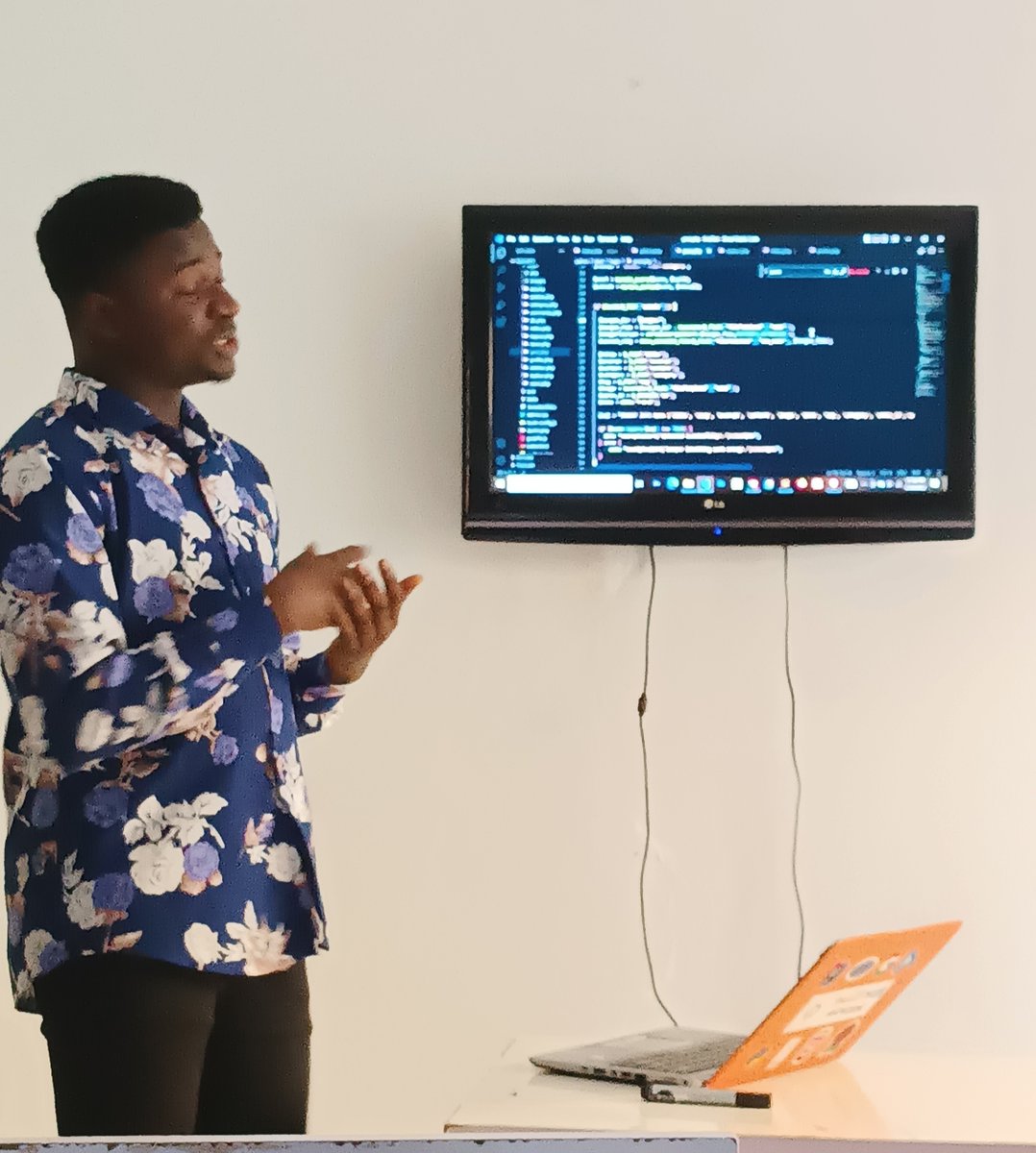 _NelsonAyo's tweet image. DAY 8: Don't be afraid to ask for help when you need it. Joining online programming communities can be a great way to get support and feedback.
#MyCodingJourney #21DaysChallenge