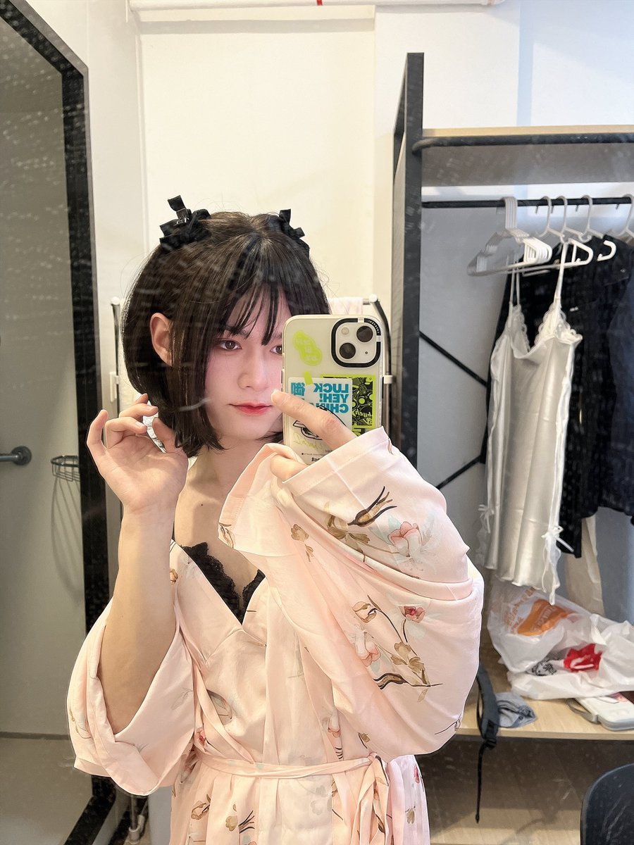 刚到深圳：我想爸爸妈妈和小研了我要回家呜呜呜
穿上女装后：舒坦。 https://t.co/V48mJUTgG7