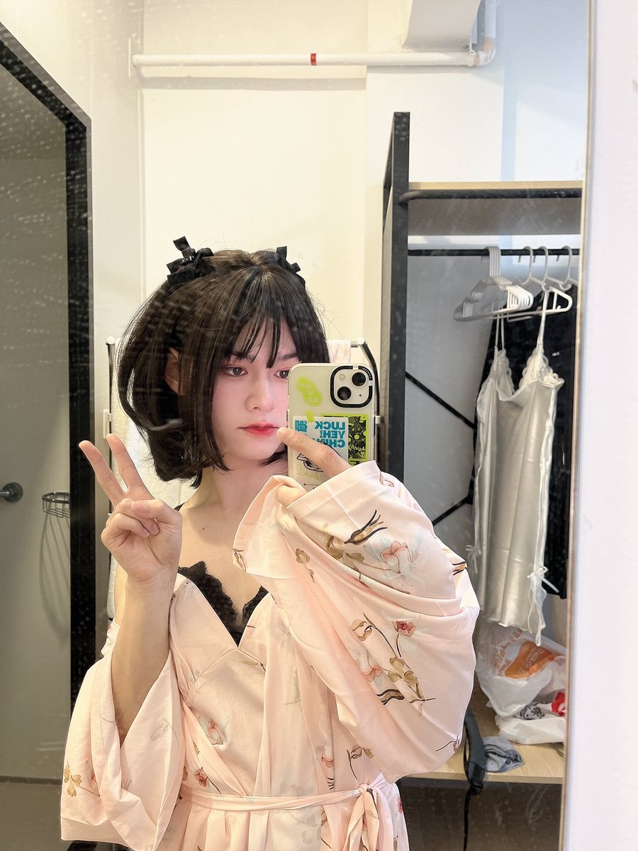 刚到深圳：我想爸爸妈妈和小研了我要回家呜呜呜
穿上女装后：舒坦。 https://t.co/V48mJUTgG7