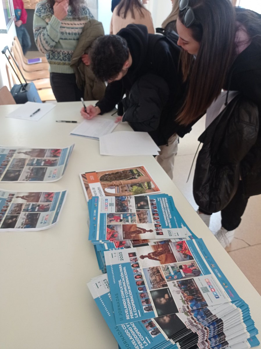 📸🌎 Fotoperiodistas, corresponsales de guerra y periodistas de investigación se reúnen #Badajoz para reflexionar sobre cómo informamos acerca de un mundo en conflicto 👉 II Jornadas “Revelando Conflictos” organizadas por #AEXCID, <a href="/fundacionyuste/">Fundación Yuste</a> y
<a href="/CooperasUex/">CooperAS_UEx</a> <a href="/infouex/">UEx</a> <a href="/juntaex/">JuntaEx</a>