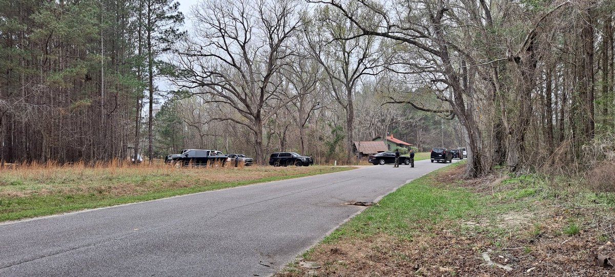 Jury remained on the property for the better part of an hour.  Upon leaving, stopped on Moselle Rd and exited vehicles for further observations.  Stay with <a href="/ABCNews4/">ABC News 4</a> for today's coverage of #AlexMurdaugh murder trial as closing arguments expected.