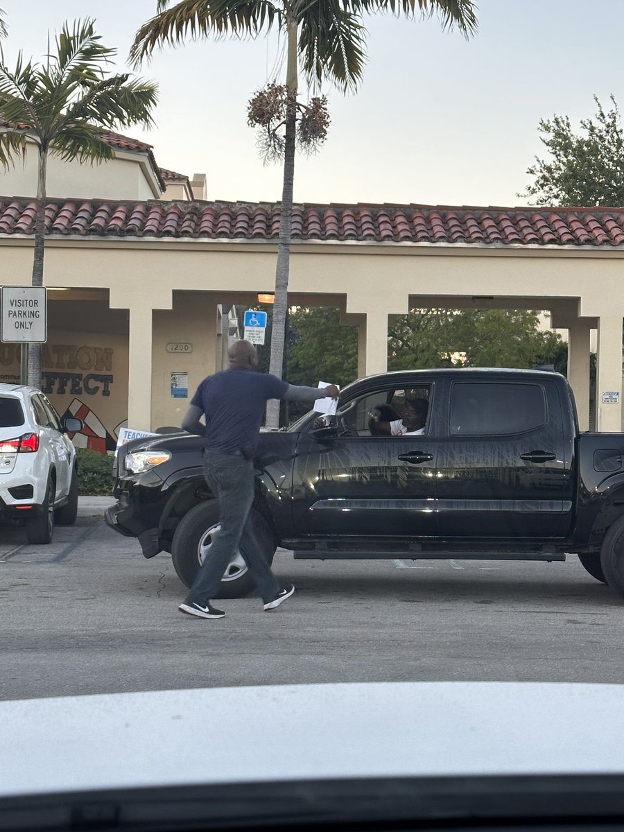 TiaEllis_'s tweet image. Don’t meet us there…. Beat us there!! Please join us @BTW_SHS for Spring Break Academy! Our Assistant Principal Darren Jones encouraged all parents to help their students embrace this extended learning opportunity! Let’s go Tornadoes…#ExtraSupport #ELA #Math #Biology #USHistory