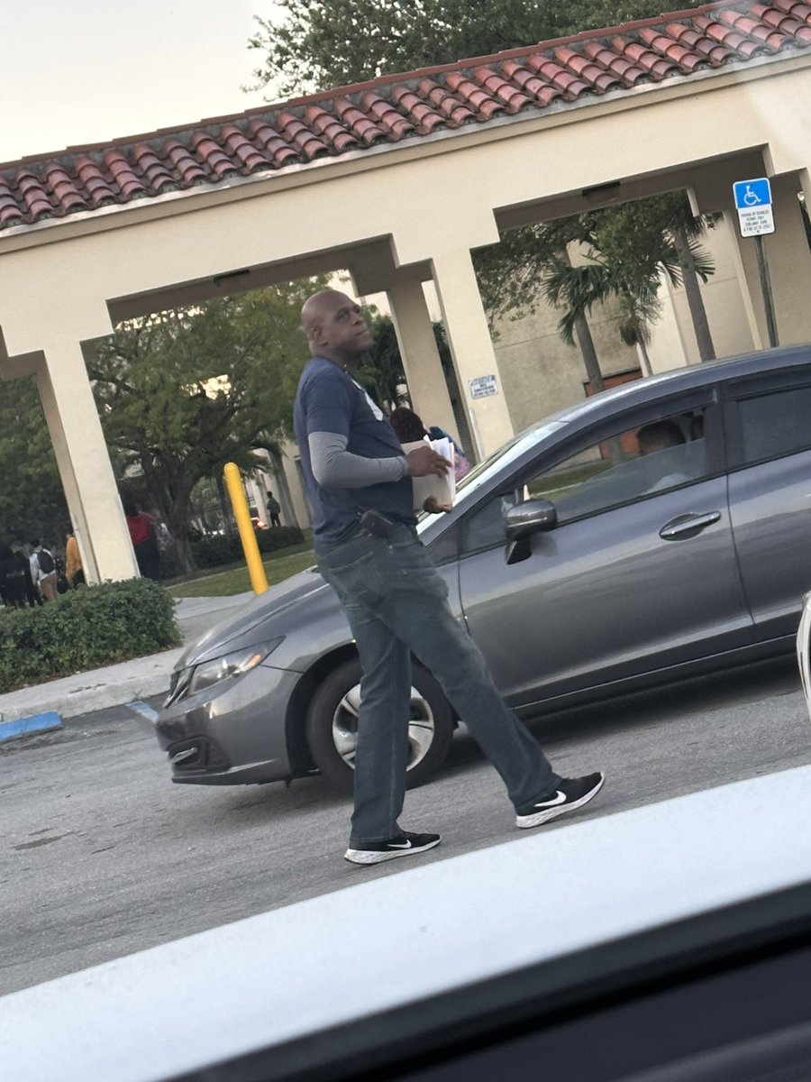 TiaEllis_'s tweet image. Don’t meet us there…. Beat us there!! Please join us @BTW_SHS for Spring Break Academy! Our Assistant Principal Darren Jones encouraged all parents to help their students embrace this extended learning opportunity! Let’s go Tornadoes…#ExtraSupport #ELA #Math #Biology #USHistory