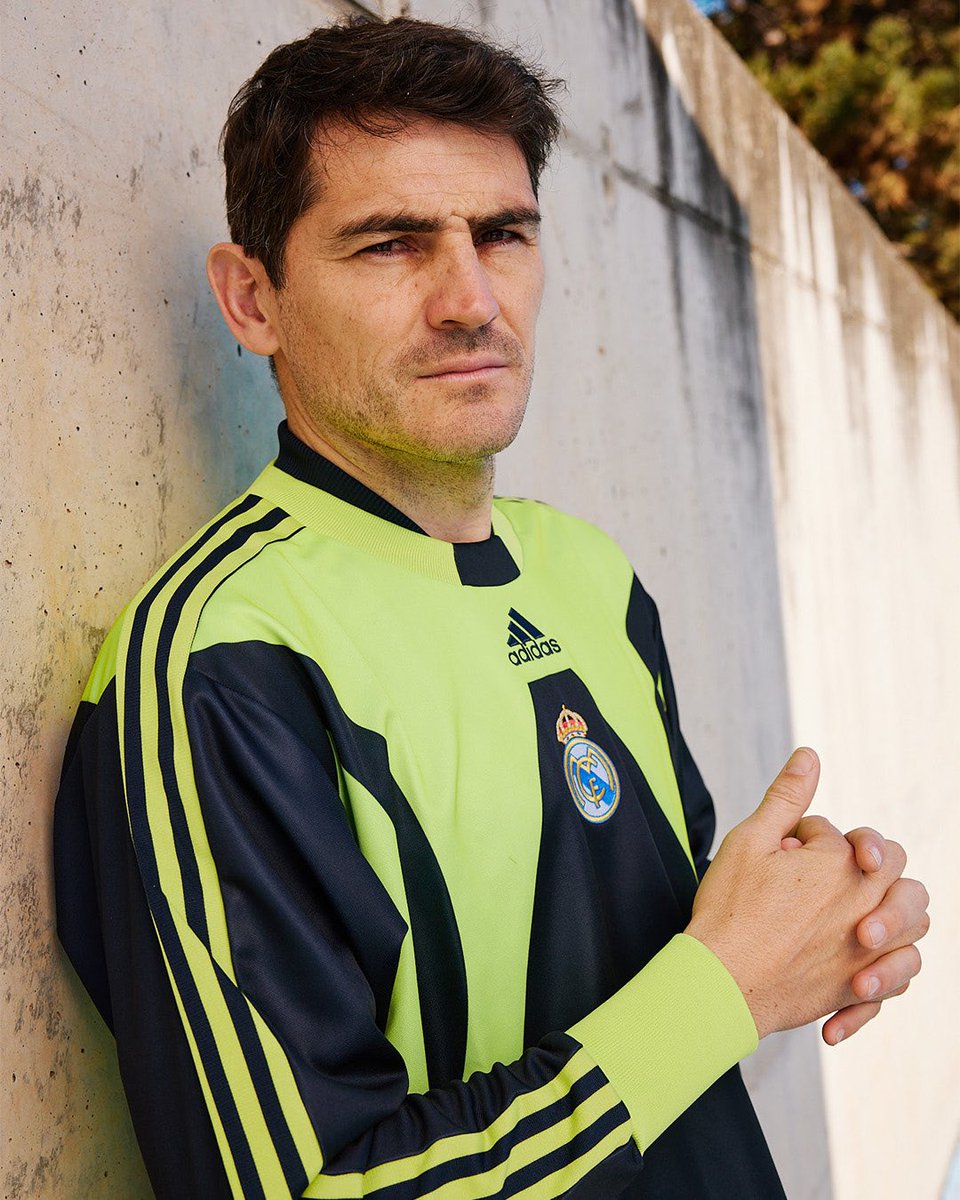 TigresJersey's tweet photo. Pasado/Presente.
@IkerCasillas con la nueva camiseta @adidasfootball #IconsCollection de portero de @realmadrid. https://t.co/CJ9Bpbw7tZ