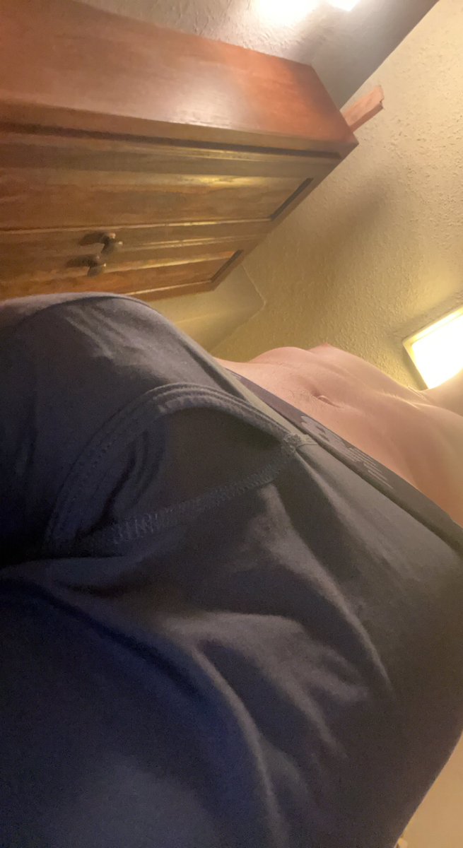 KOLE0852's tweet photo. who wants it?😈 #gay #gaybulge #hornyathome #rt https://t.co/ND7ZENE0Z9