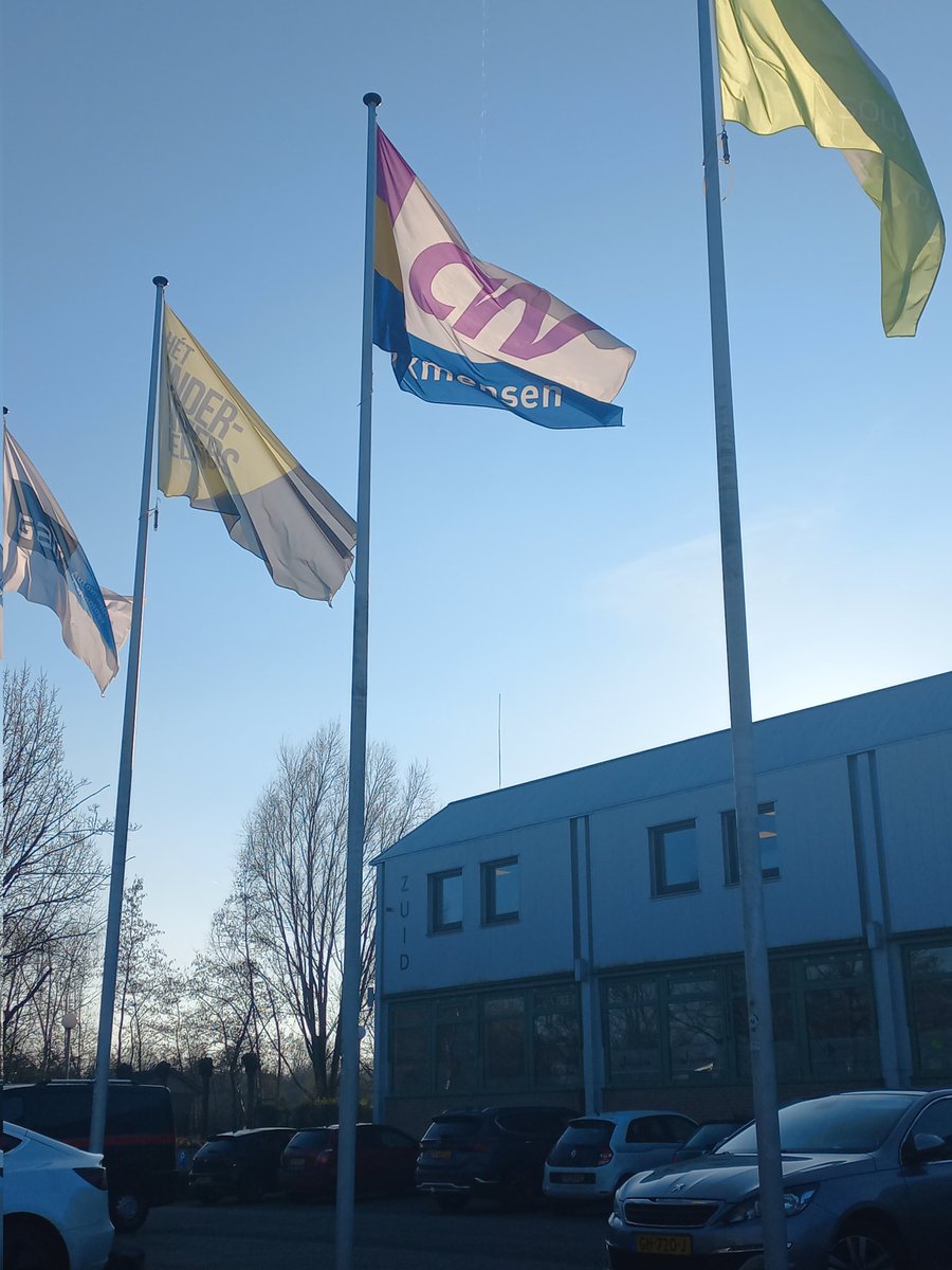 RookNiels's tweet photo. Vandaag de eerste dag gehad bij @cnvvakmensen als vakbondsbestuurder. Mooi welkom gehad  bij de collega's in Drachten. Zin in deze nieuwe stap binnen de vakbeweging. https://t.co/iD7EoiPSJn