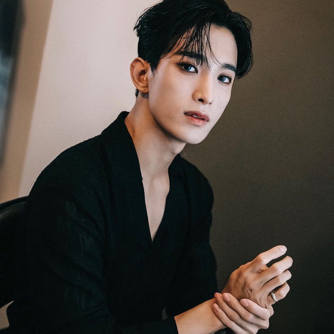 DK_tmi's tweet photo. 211. 도겸이는 냉미남이자 온미남이다.
#도겸 #세븐틴 https://t.co/Y2QU6JpAao
