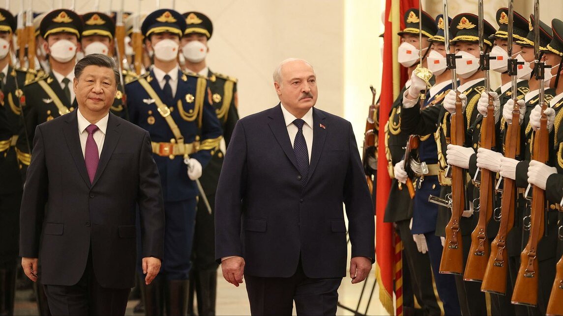 ByinBrazil's tweet photo. ⚡Opinião importante de A.Lukashenko na reunião com Xi Jinping:
“A China é uma defensora do mundo multipolar. Esta também é a nossa política de #Belarus 🇧🇾”.
📍 As propostas da #China 🇨🇳 sobre desenvolvimento pacífico no 🌐, boa vizinhança e eliminação de sanções 🟰 a posição 🇧🇾. https://t.co/o85uIrtj6O