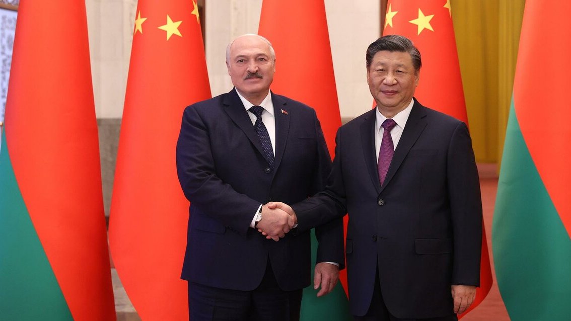 ByinBrazil's tweet photo. ⚡Opinião importante de A.Lukashenko na reunião com Xi Jinping:
“A China é uma defensora do mundo multipolar. Esta também é a nossa política de #Belarus 🇧🇾”.
📍 As propostas da #China 🇨🇳 sobre desenvolvimento pacífico no 🌐, boa vizinhança e eliminação de sanções 🟰 a posição 🇧🇾. https://t.co/o85uIrtj6O