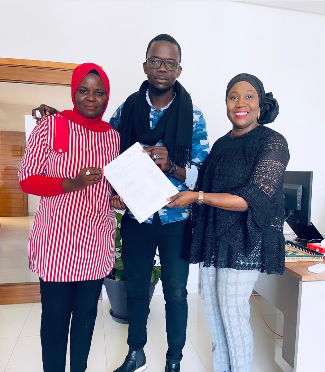 JobKaay's tweet photo. 🚨 PARTENARIAT KAAY JOB SÉNÉGAL / GIZ (2eme convention) 🚨

Nous sommes heureux de vous annoncer la signature d’une deuxième convention de partenariat avec le programme Réussir au Sénégal de la GIZ 
Ce partenariat va aider et renforcer d’avantage l’esprit entrepreneurial chez 👇🏿 https://t.co/yXkqLKdknJ
