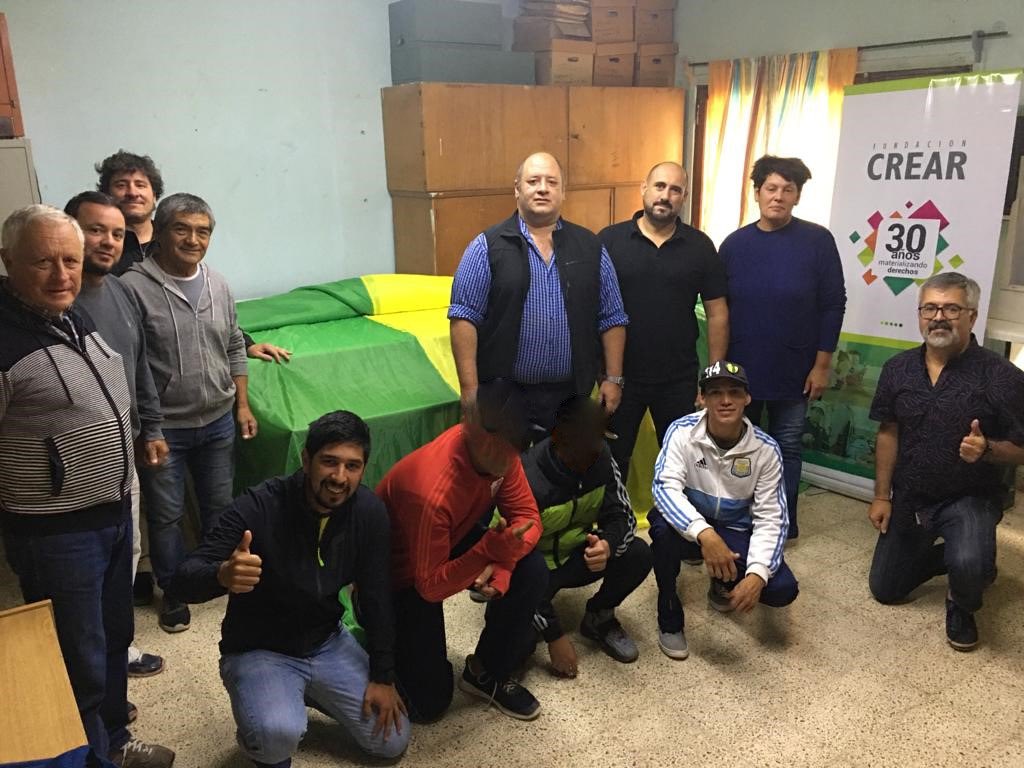 FundacionCrear's tweet photo. El Club Sportivo Felix Piazza de la localidad de Azul cumple 100 años !! La bandera de 100 metros fue elaborada en el taller de Diseño Textil de Fundación Crear desde la Educación Popular en el Centro Cerrado Lugones. Los jóvenes producen bienes culturales de gran calidad!! https://t.co/QhajE3JZAx