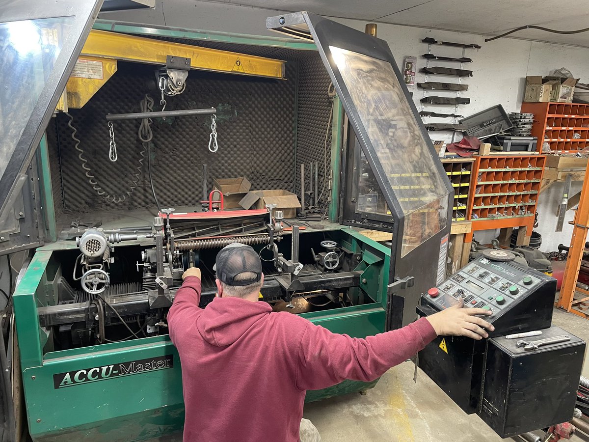 tom_gould1's tweet image. Thanks to @briandabels for showing some students how to grind reels. A great hands-on learning experience!