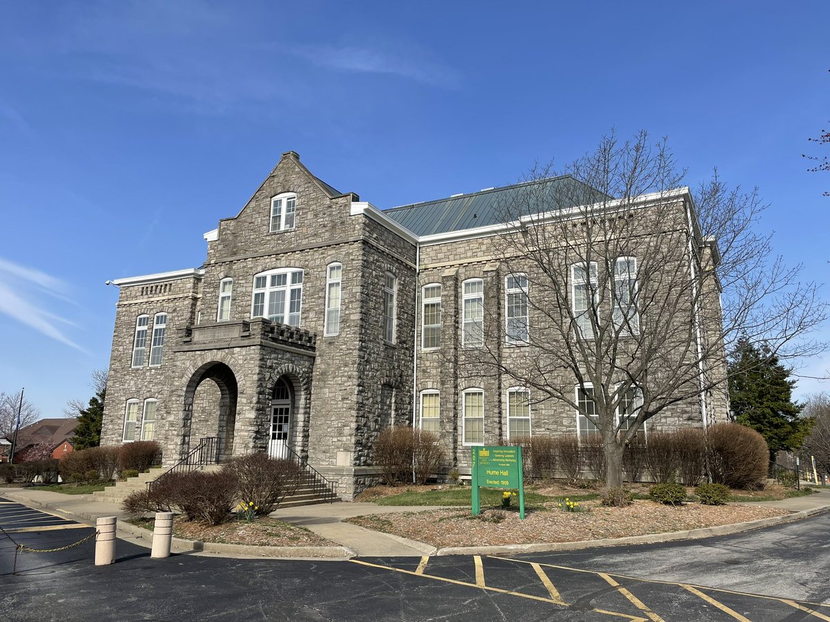 UKCOP_JME's tweet photo. It’s a beautiful MARCH day on the campus @KyStateU! Come see me on the fourth floor of the Hill Student Center at the Career and Graduate School Fair. I’m ready to tell you what makes @UK_COP a leader in pharmacy education. #beyondthescript https://t.co/QsoIcM62yd