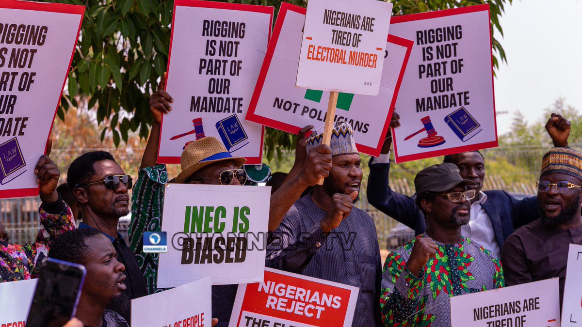 0bipresident's tweet photo. REPORT SHOWS:
Protest continues In all states of Nigeria few hours after INEC declared Tinubu president.

Rivers||Chinedu||Obasanjo||Dino||Black Wednesday||Twitter down||Breaking News||Shettima||Situation Report||Peter Obi||Emefiele||FCT||Whattsap|| https://t.co/d2vHHGPn5Z