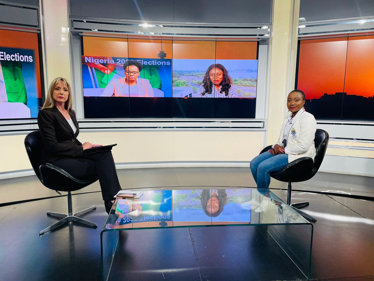 Restinguser_01's tweet photo. [ON AIR] Wits SRC Community Outreach Officer Karabo Asala providing the latest update on the  #Witsstrike that broke out this morning. #SABCNews https://t.co/D7nSrEt9Ey