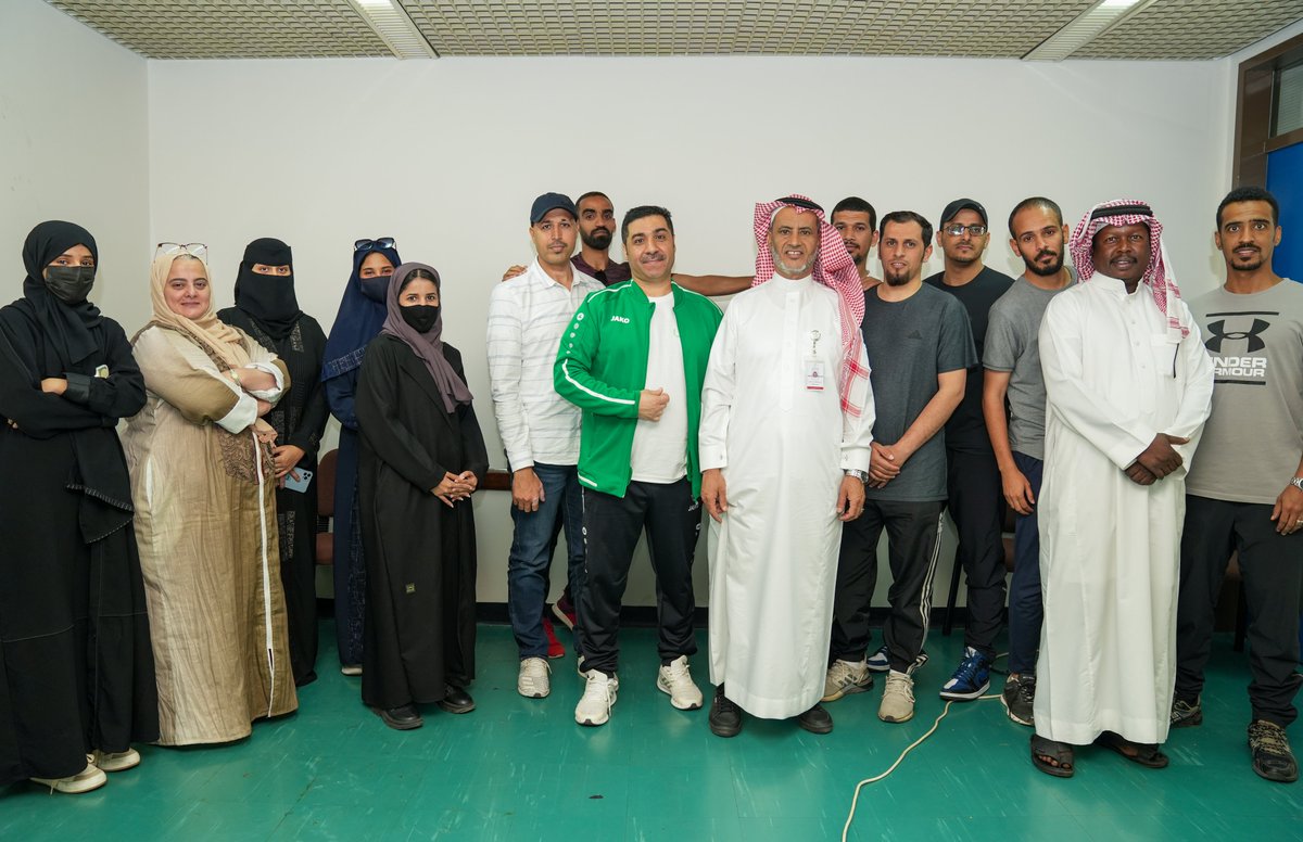 🟢 التعريـف باللعبـة
🟢 قوانينهـا العـامـة
🟢 تطبيقـات عمليـة

🔚 ختام دورة "الحكام المستجدين لرياضة الهوكي" التي أقيمت في مدينة جدة على مدار 3 أيام 📸👇.
