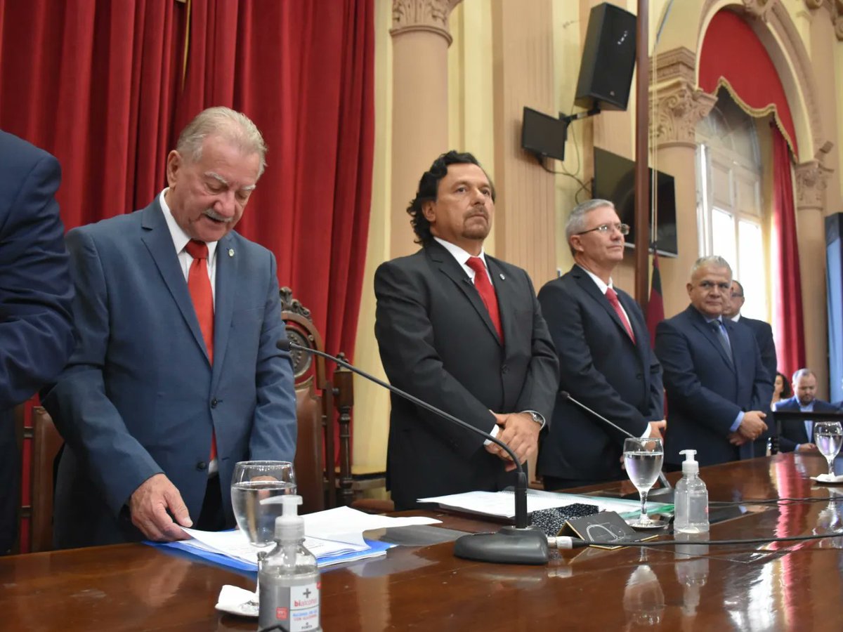 MemoriaSLA's tweet photo. Desde Memoria y Movilización Social acompañamos el inicio de las sesiones ordinarias en la Legislatura provincial. https://t.co/CmhwVwSOiM