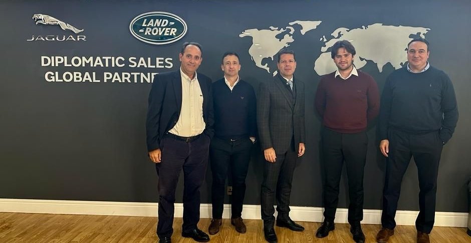 Fabian Picardo (@FabianPicardo) on Twitter photo 2023-03-01 15:59:30 Earlier today I visited local @jaguarlandrover business JLR Global Diplomatic Sales headquartered in #Gibraltar to see their state-of-the-art facility & learn about their plans for future expansion. Another GREAT Gibraltar business led by #Gibraltarians linktr.ee/jlrdiplomatics… Earlier today I visited local @jaguarlandrover business JLR Global Diplomatic Sales headquartered in #Gibraltar to see their state-of-the-art facility & learn about their plans for future expansion. Another GREAT Gibraltar business led by #Gibraltarians linktr.ee/jlrdiplomatics…