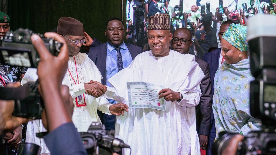 PICTURE NEWS ⤵️⤵️

Vice-President-Elect Kashim Shettima poses for pictures after signing his Certificate-Of-Return, flanked by his wife, Nana Kashim Shettima, and Prof. Mahmood Yakubu, INEC National Chairman.