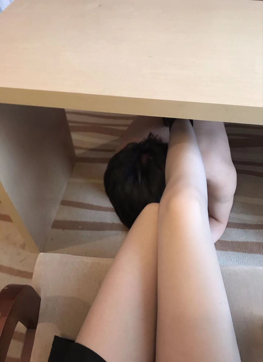 S30536533's tweet photo. 办公室的脚垫，🐶🐶伺候着上班不累 https://t.co/OI7fL4sAgX