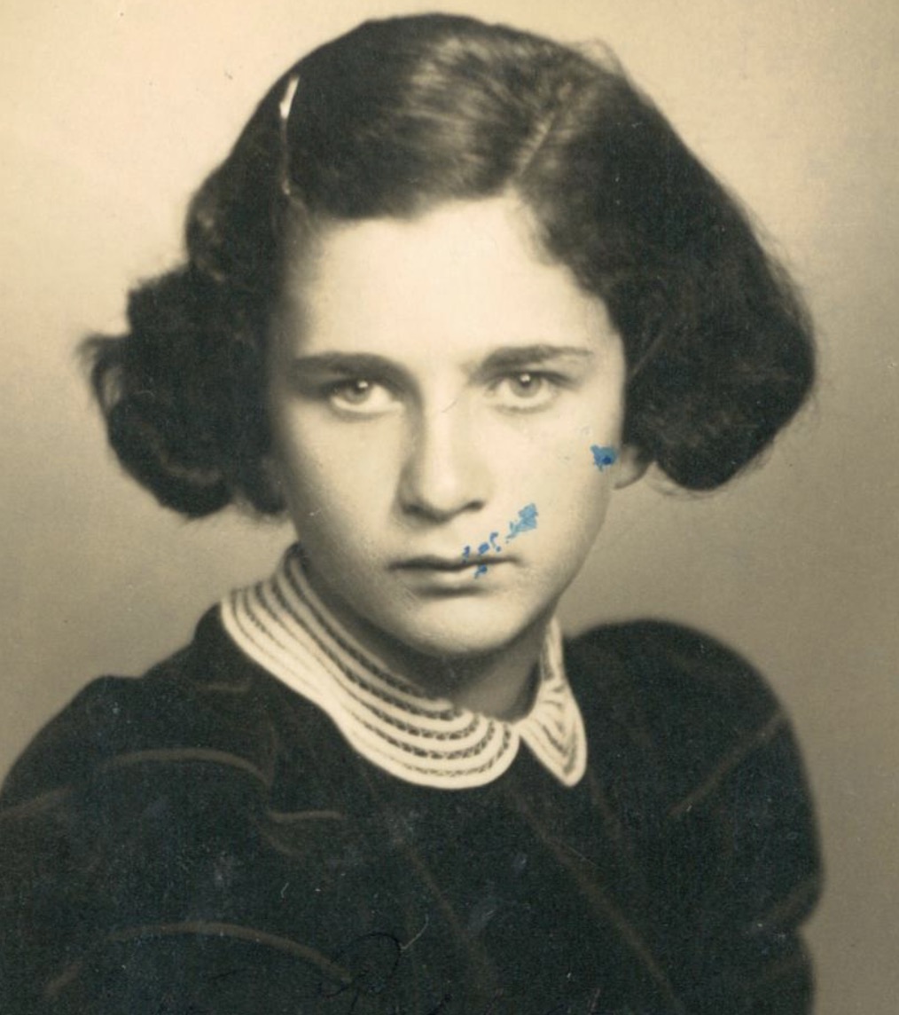 AuschwitzMuseum's tweet photo. 1 March 1925 | A Czech Jewish woman, Věra Popperová, was born in Prague. 

She was deported to #Auschwitz from the #Theresienstadt ghetto on 18 May 1944. She did not survive. https://t.co/tl4bKYzL6T