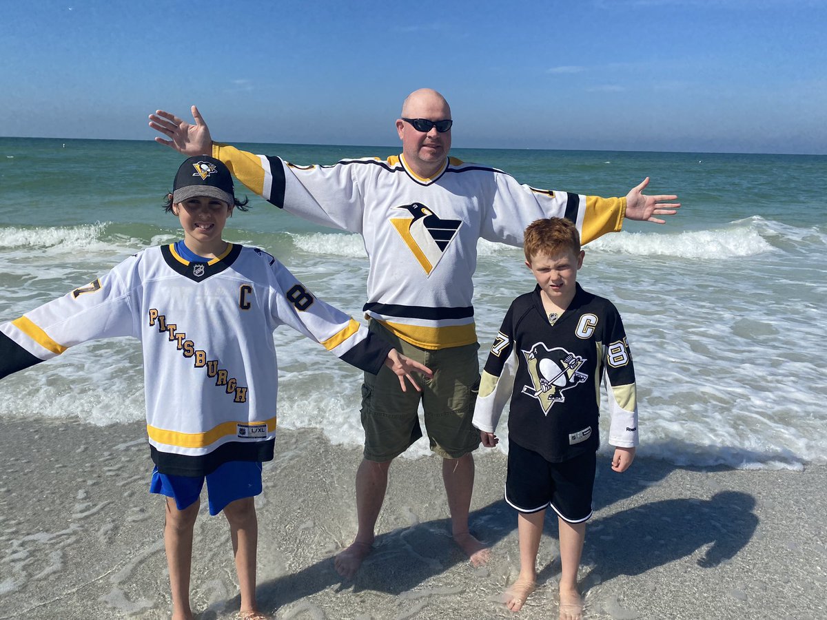 WinnipegsJet's tweet photo. @PenguinsPR @penguins Hey boys!  We made it over 3200 Km’s for the game tomorrow!  Can ye hook us up with a meet n greet?  Just me and the kiddo’s! #gopensgo https://t.co/uyCaCdpTGD