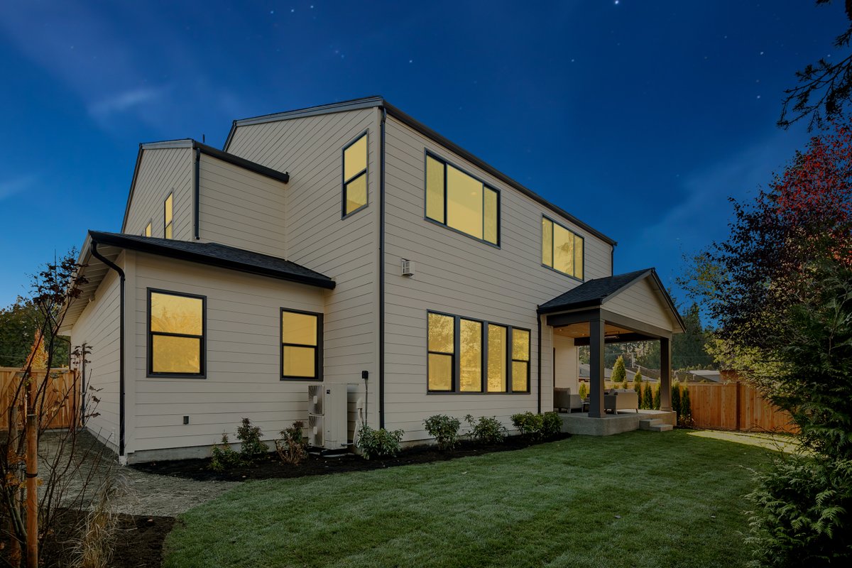 PhixerInc's tweet photo. Celebrating the first day of March with this INCREDIBLE home. Are you a winter or a spring person? (Correct answer is spring, obviously)

#realestate #realestatephotoediting #realestatevideoediting https://t.co/jZPHQOAq0y