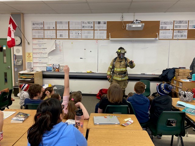CaledonFireES's tweet photo. Students in grades 4-6 @BelfountainPS had some great questions for us during our fire safety presentations today. Our firefighters love being invited into classrooms! This is how we raise a fire-safe generation. #PubEdWorks https://t.co/ZtphMXQcpB