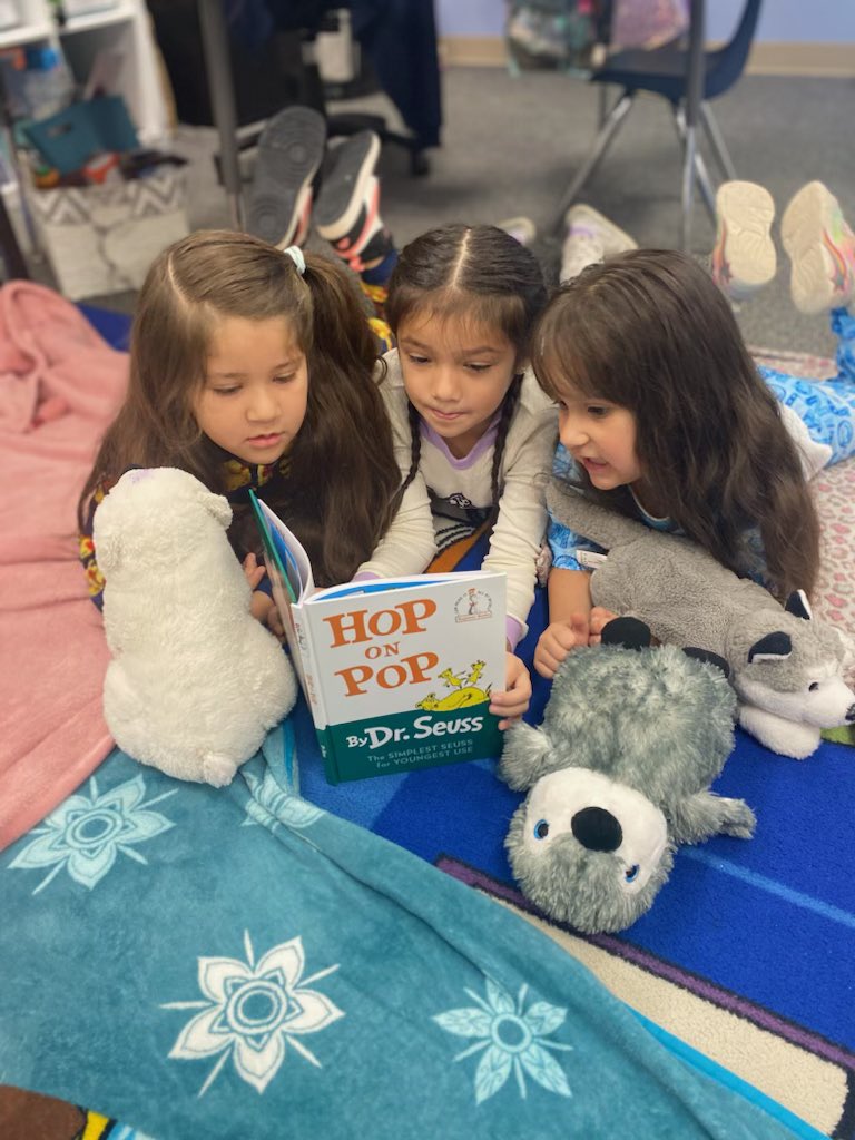 CraneSchools's tweet photo. #ReadAcrossAmerica week activities include reading books 📚in pajamas at Pueblo Elementary School! There’s nothing better than getting cozy with some good books and great friends. @PBPanthersRoar #PowerUpPanthers #WeAreCrane https://t.co/KF7sCSNXYv