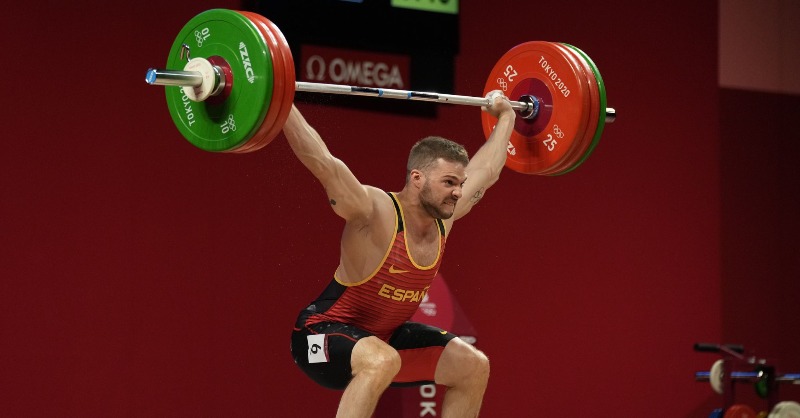 COE_es's tweet photo. 📹 ¡Hoy volvemos con la entrevista semanal!

El halterófilo @davilillo94 🏋️‍♂️ valora su participación olímpica en #Tokyo2020, nos cuenta cuál es su sueño 💭 y los rasgos que lo definen como deportista 💪.

🏋️‍♂️ @fedehalter 

▶️ ¡Dentro vídeo!