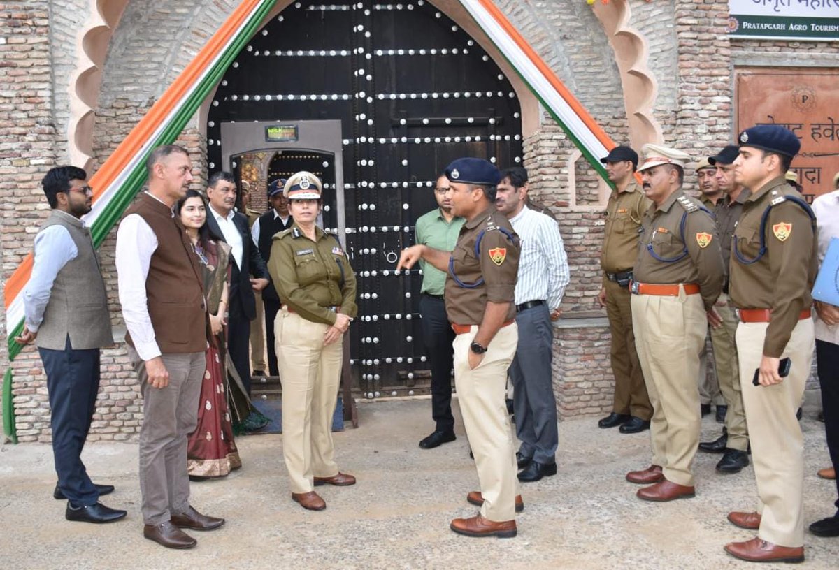 jhajjarpolice's tweet image. जी-20 देशों के प्रतिनिधिमंडल के प्रस्तावित झज्जर दौरे के मद्देनजर किए गए सुरक्षा प्रबंधों का #ADGP श्रीमती ममता सिंह ने किया निरीक्षण।#DC कैप्टन शक्ति सिंह #SP श्री वसीम अकरम की मौजूदगी में #रिहर्सल के दौरान व्यवस्थाओ का जायजा लेते हुए उन्होंने अधिकारियों को दिए जरूरी दिशानिर्देश