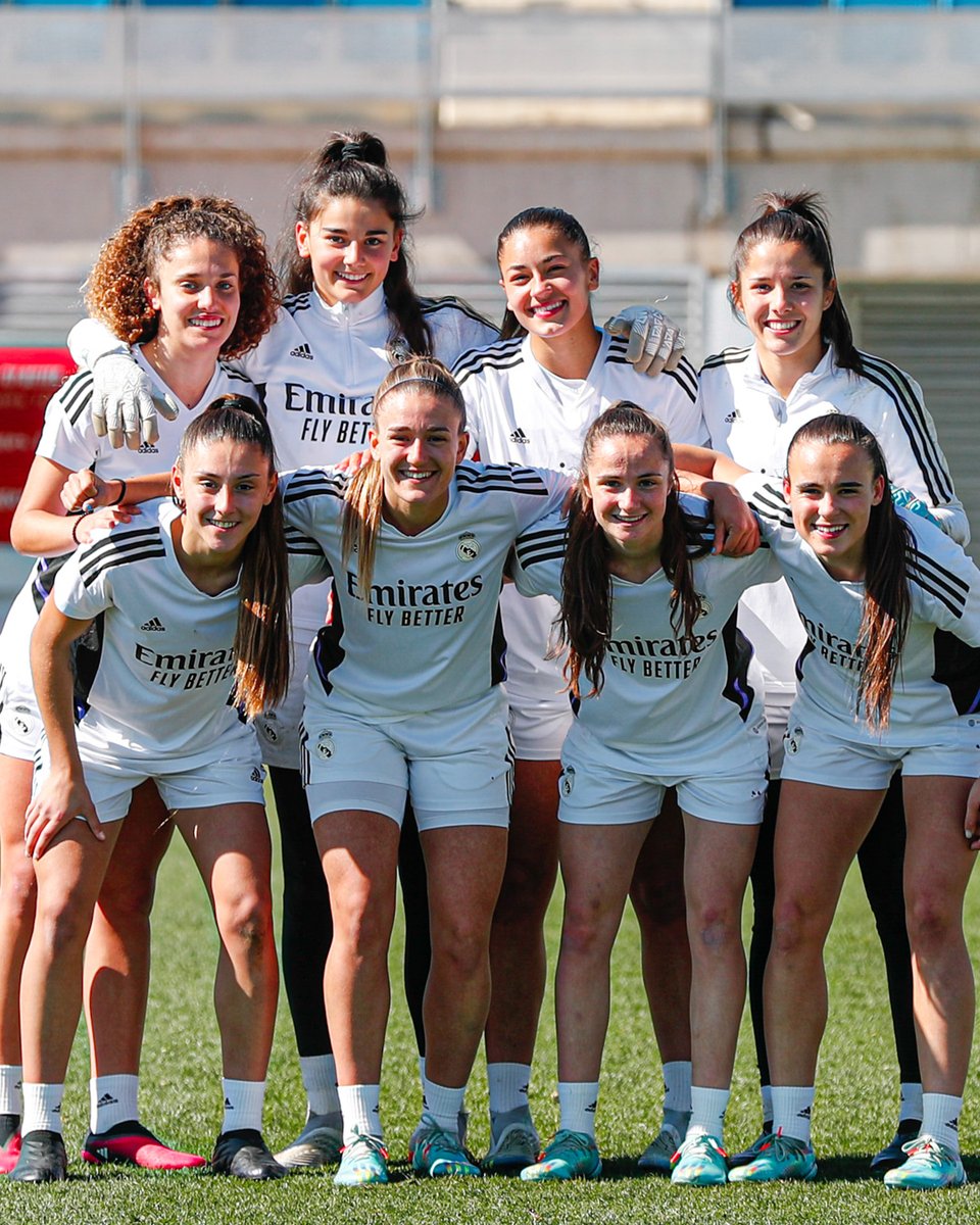 🤩 ¡8️⃣ de nuestras canteranas entrenaron hoy con el primer equipo!
👉 <a href="/Paulapartido_7/">Paula Partido</a>
👉 <a href="/CarlaCamachooo/">Carla Camacho</a>
👉 <a href="/Sofiaffuente/">Sofia Fuente</a>
👉 <a href="/olayarodriguez_/">Olaya</a>
👉 <a href="/mariapichii21/">👸🏼</a>
👉 <a href="/sara11martin/">Sara Martín</a>
👉 <a href="/OrtixVelez/">Beatriz Vélez🤍</a>
👉 <a href="/laaiialopezz_/">Laia</a>