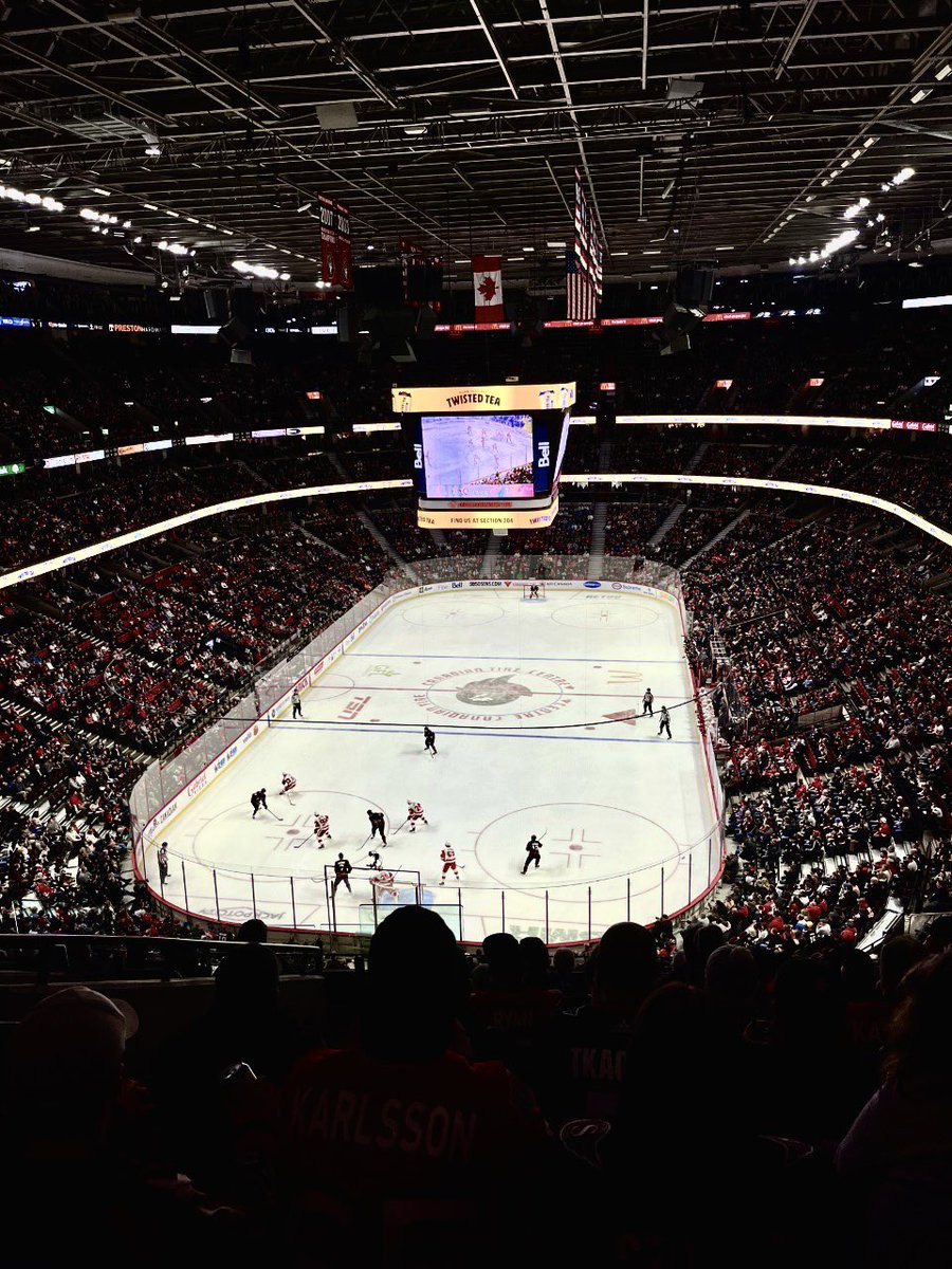 DKambCanada's tweet image. The 🇩🇰 Embassy was out in full force yesterday for the Ottawa @Senators big win!

A very exciting game, made better by none other than Denmark’s very own Mads Søgaard who made some incredible saves!🥅

Not our last visit to see #SensArmy, looking forward to being back🏒 #GoSensGo