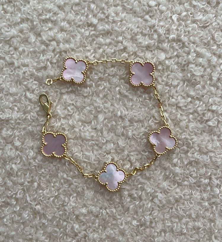 SelectOutfit's tweet photo. van cleef &amp; arpels bracelet https://t.co/4kjgBKYfKD