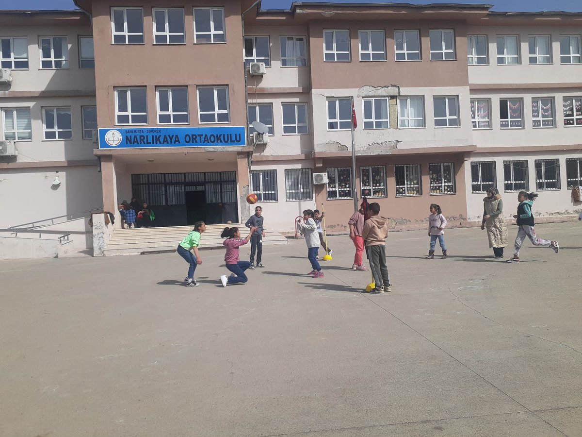 Depremin psikolojik yaralarını eğitici etkinliklerle sarmaya çalışıyoruz #cocuklargelecegimizdir <a href="/NKapanoglu/">Nuri Kapanoglu</a> <a href="/siverekmem63/">Siverek İlçe MEM</a> <a href="/siverekkaymakam/">SİVEREK KAYMAKAMLIĞI</a> <a href="/UrfaValiligi/">T.C. ŞANLIURFA VALİLİĞİ</a>