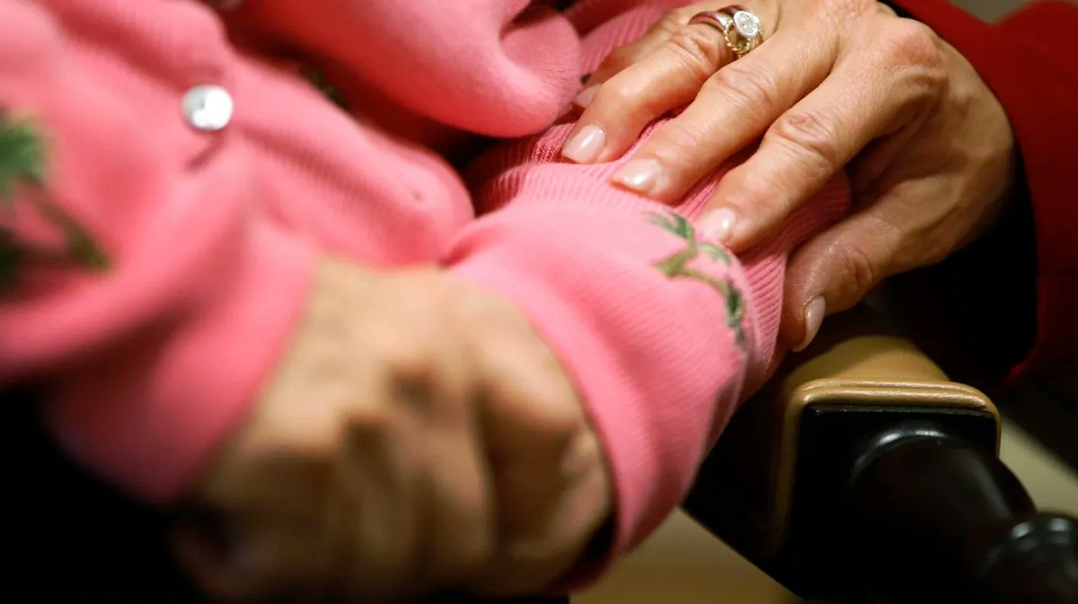 Social isolation linked to an increased risk of dementia, new study finds
via NPR
"Socially isolated older adults have a 27% higher chance of developing dementia than older adults who aren't, a new study by Johns Hopkins researchers found."
buff.ly/3WzAORr