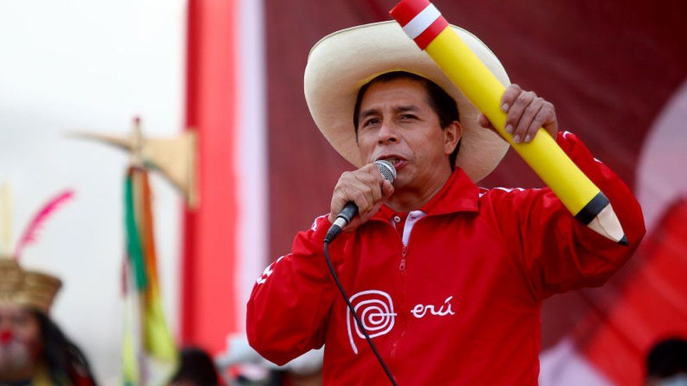 EmmaRincon's tweet photo. 🚨 | La Fiscalía de Perú considera que el expresidente comunista Pedro Castillo puede ser condenado a más de 31 años de cárcel por delitos de corrupción durante su Gobierno (2021-2022). https://t.co/0gJsu7LDMo