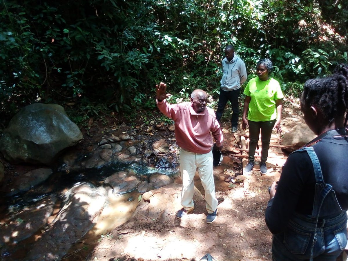 YfocasKenya's tweet photo. @MweshJuan @anne_tek @mithika_mwenda @kobiah @PACJA1 Today in Central Imenti at Kanungune springs. Restoration of springs. The indigenous knowledge took the day has 93 yr old mzee taught. Presen were chiefs from both sides of spring,MCA,WArd Adm,rep of area. Mp, KCB bank manager, WRUAs Kpcg upper eastern coordinator, Netcare https://t.co/vonv6MUMSm
