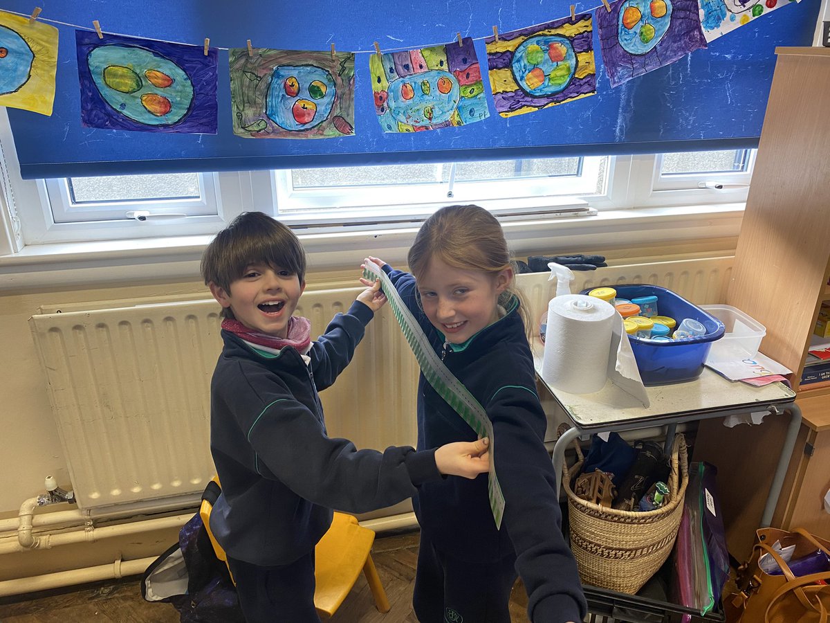 StLouisSPS's tweet photo. Loving learning about length in room 1. @mathsweek #usemaths https://t.co/RkTGBIJYyK