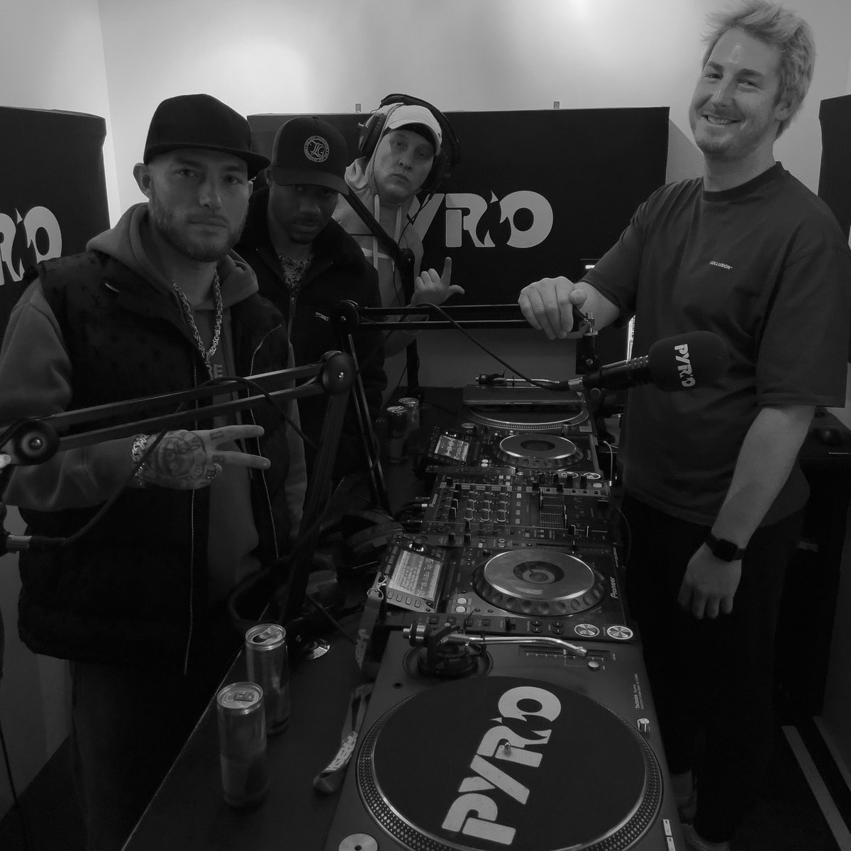 PyroRadio's tweet photo. 🔊 Listen back to @JFreshUK &amp; Friends with @MaxwellD1, @PreshusPRE &amp; @Midas2K on the #PyroRadio @Mixcloud channel 📻 #Grime #Mixcloud #KeepItPyro

🔗 https://t.co/QRpUSum0Ct https://t.co/XMPgcjkeJV
