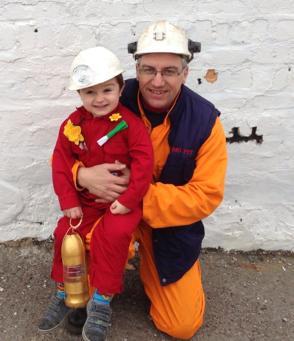 MammiPugh's tweet photo. #DyddGwylDewiHapus   taken 10years ago. I even wrote #NCB on the back, Dad worked in #BigPit @BigPitMuseum #MiniMiner   ❤ https://t.co/vQqJd6Abnr