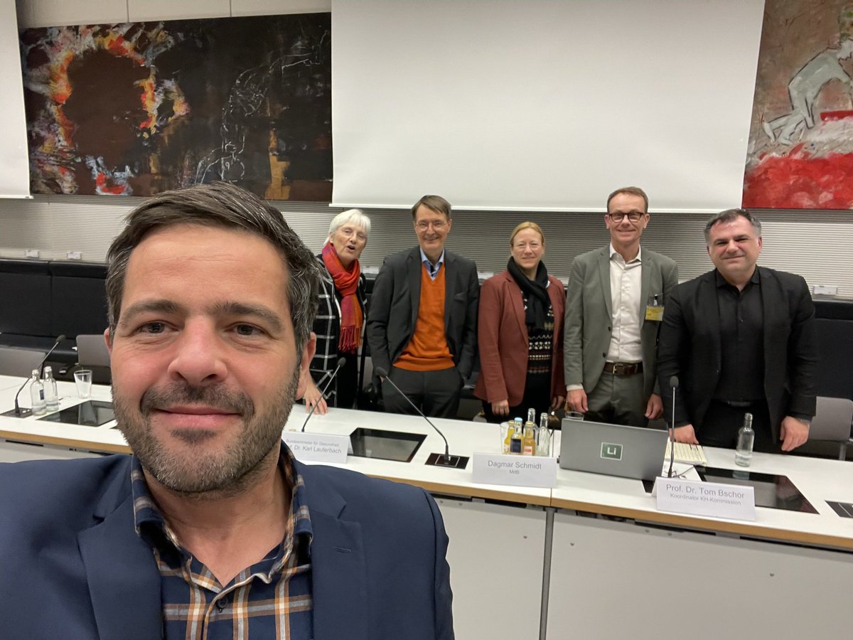 Daniel Schneider (@schneider_cux) on Twitter photo Diskussion mit <a href="/Karl_Lauterbach/">Prof. Karl Lauterbach</a> und Prof. <a href="/TBschor/">Tom Bschor</a> über die große #Krankenhausreform auf Bundesebene. Gesetz zur Neustrukturierung der Krankenhauslandschaft und Leistungsvergütung für effizientere und gleichzeitig bessere Gesundheitsversorgung für alle Menschen bis Jahresende … Diskussion mit <a href="/Karl_Lauterbach/">Prof. Karl Lauterbach</a> und Prof. <a href="/TBschor/">Tom Bschor</a> über die große #Krankenhausreform auf Bundesebene. Gesetz zur Neustrukturierung der Krankenhauslandschaft und Leistungsvergütung für effizientere und gleichzeitig bessere Gesundheitsversorgung für alle Menschen bis Jahresende …