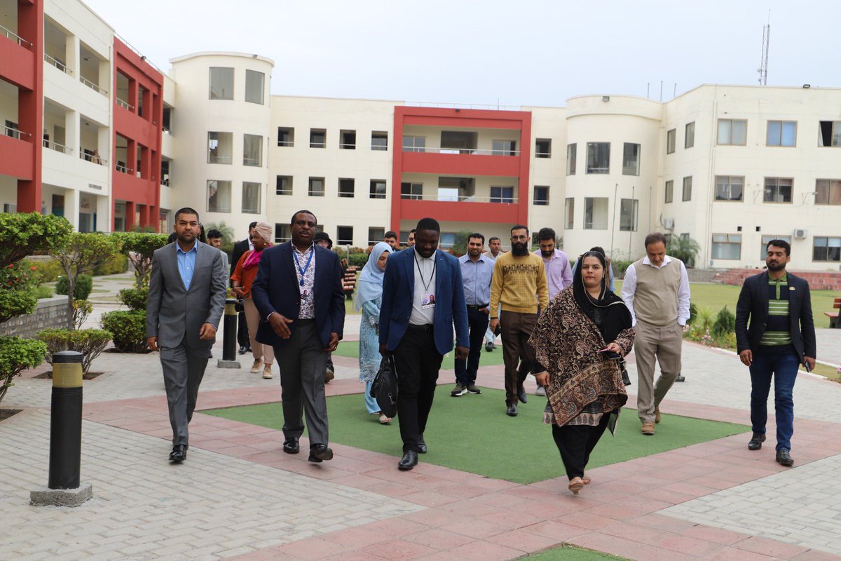 SDK_CD's tweet photo. 1/2;
A delegation of the @Vision2020MCR from the UK visited #KORT complex at Jarrikas Akhtarabad Mirpur
The delegation headed by Ayodeji Olofintila, CEO of GVI visited different sections of KORT where they were briefed about the activities at KORT
#visitus #supportkort https://t.co/SomrwT41m1