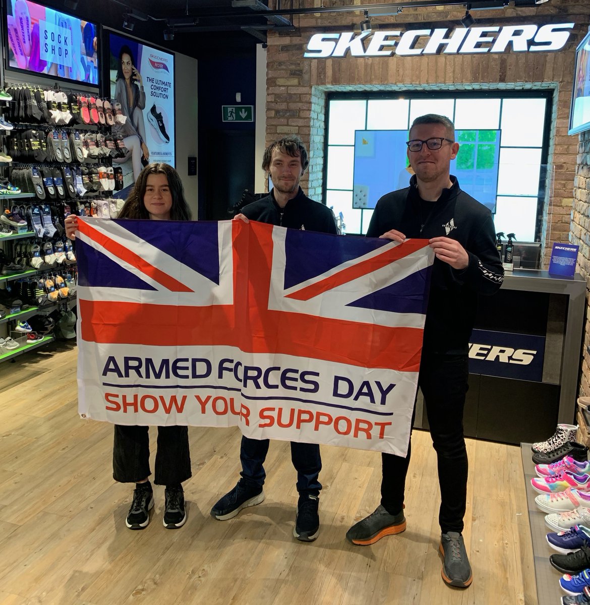 We are delighted to have Skechers in Plymouth supporting our Armed Forces. Offering a 15% discount in their Plymouth store with a Military ID card.  
ow.ly/bpRX50N69eS
#SkechersPlymouth
#Saluteourforces
#armedforcesday