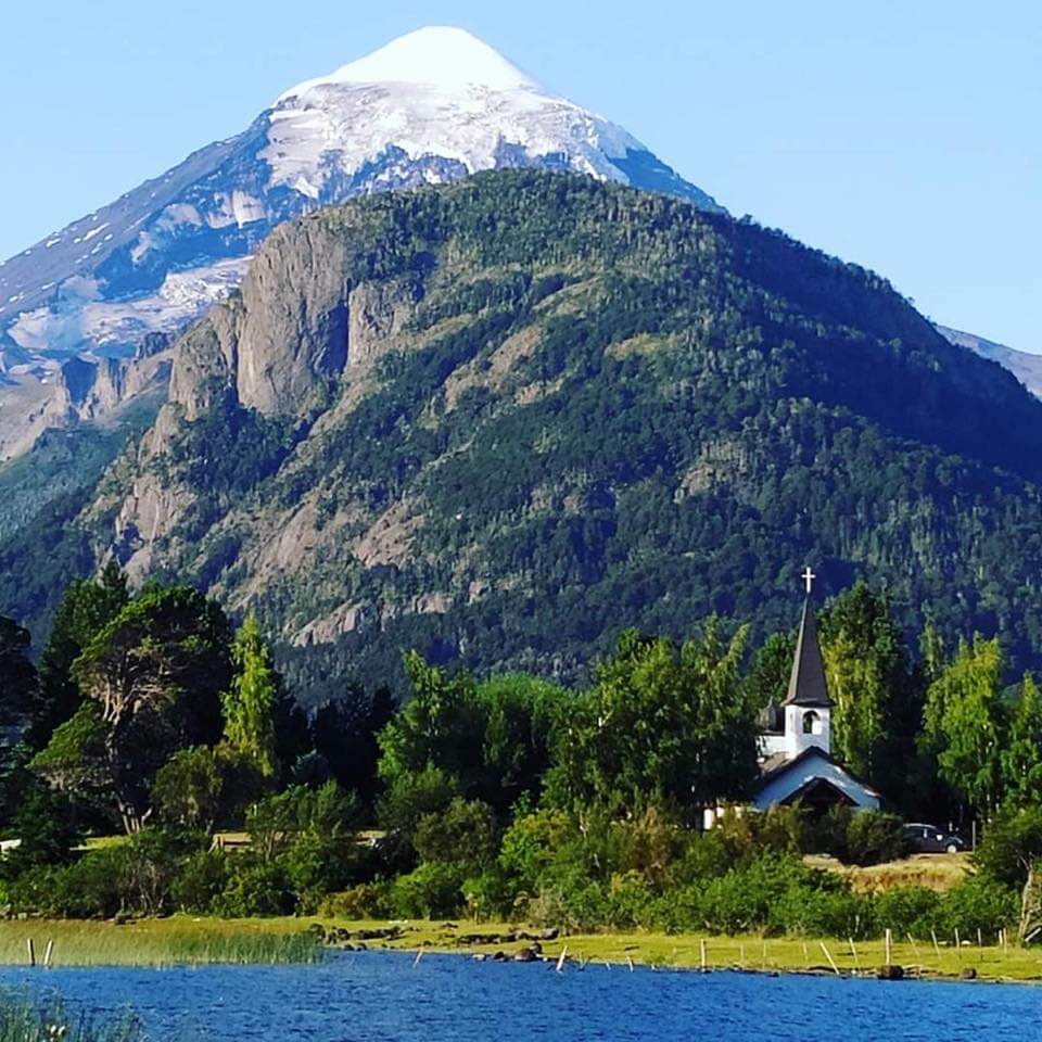 Lago Huechulafquen, volcán Lanín de fondo, Junín de los Andes. 🇦🇷💙🍃

Gracias Gustavo Cozak por compartir tu fotografía 👌