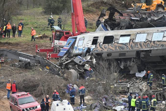 Son Dakika: Yunanistan Ulaştırma Bakanı Kostas Karamanlis, 36 kişinin öldüğü tren kazası ardından “hayatını kaybedenlerin anısına bir saygı göstergesi olarak” istifa etti

Erdoğan ise deprem 45 binden fazla kişinin ölümünden sonra helallik istiyor.

#HelallikAlamazsın #14mayıs