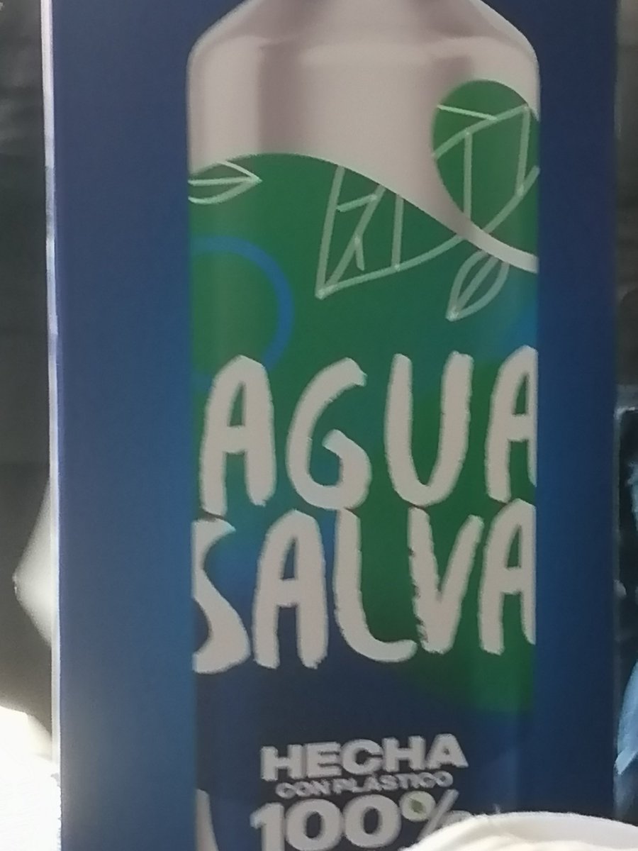 GtLiberal's tweet photo. Agua Pura Salvavidas presenta su nuevo envase 100% "reciclados y reciclables", asi lo informó Guillermo Pineda, gerente de planeación estratégica #Ingrup. https://t.co/SHvg5S6n4a